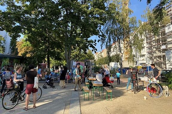 Viele Neugierige besuchten die Einweihungsfeier der Grüntaler Promenade. Bild: QM Soldiner Straße