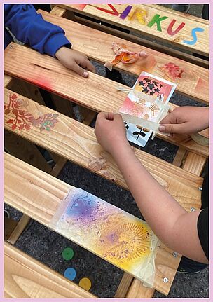 Mit bunten Farben und schönen Schablonen ging es ans Werk. (Bild: AG.URBAN)