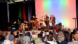 Die Soulmusiker von der Little Big Band sorgten  auf dem Quartiersräteempfang für die musikalische Begleitung. Bild: Undine Ungethüm