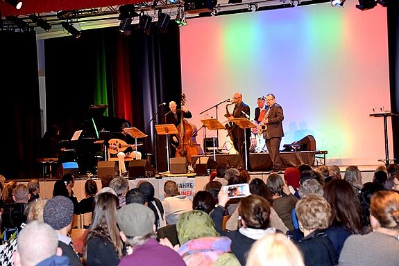 Die Soulmusiker von der Little Big Band sorgten  auf dem Quartiersräteempfang für die musikalische Begleitung. Bild: Undine Ungethüm