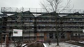 Der fertige Rohbau des STEIG-Jugendzentrums ist bereit für die nächsten Bauphasen. (Bild: QM Heerstraße Nord)