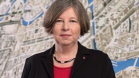 Dankte für fast 20 Jahre Engagement im Quartiersmanagement: Senatorin Katrin Lompscher. Foto:  Marco Urban 