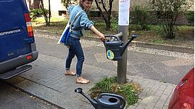 Die Kiezbewohnerinnen- und bewohner sollten mit der Aktion #soldinerkiezgiesst dazu angeregt werden, mit Hilfe von Notwasserpumpen die Bäume im Soldiner Kiez mit Wasser zu versorgen. (Bild: Ana Martin Yuste)
