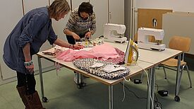 Das Projekt „ElternMobil“ näht Masken für die Nachbarschaft. Bild: QM Schöneberger Norden