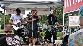 Beim vierten Kiezkonzert standen die Zeichen auch Gitarrenrock und Punkt (Bild: QM Alte Hellersdorfer Straße)