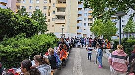Gut 200 kleine und große Gäste kamen zum Rondell am Blasewitzer Ring. (Bild: QM Heerstraße)