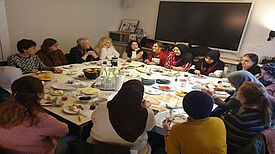 Im Februar wurden die Stühle knapp beim Frauenfrühstück im Café Praxis. (Bild: QM Flughafenstraße)
