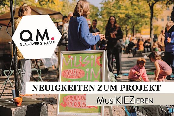 Ein Flyer, auf dem Erwachsene und Kinder vor einer Bühne stehen und spielen, bewirbt das Projekt MusiKIEZieren. 