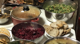 Bunt, bunter – der Kochworkshop „Kiez kochen“. (Bild: QM Beusselstraße)