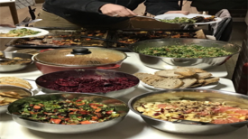 Bunt, bunter – der Kochworkshop „Kiez kochen“. (Bild: QM Beusselstraße)