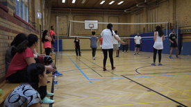 Beim zweiten Gartenspaziergang entdeckt: Lavendel. Wolfsmilch und Gundermännchen hinter der Zwölf-Apostel-Kirche. Bild: Bettina Walther (gruppe f)