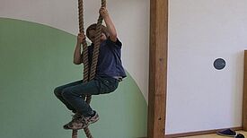 Toben und Klettern: der neue Bewegungsraum macht es möglich.  Foto: bwgt e.V.
