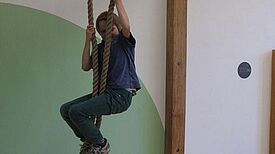 Toben und Klettern: der neue Bewegungsraum macht es möglich.  Foto: bwgt e.V.