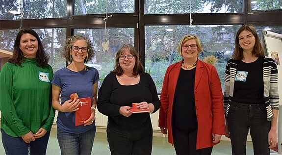 Auch die Teilnehmenden der Aktionsfondsjury erhielten von Angelika Schöttler ein Dankeschön für ihre ehrenamtliche Tätigkeit. (Bild: QM Germaniagarten)