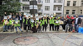 Die fleißigen Helferinnen und Helfer des Clean-Up-Days im Flughafenkiez. (Foto: CandyStorm)