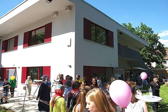 Blick auf das neue Clubhaus. Bild: H. Heiland und QM Weiße Siedlung Dammweg W+P GmbH.