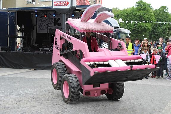 Besonders eindrucksvoll war die Performance des Master of Hellfire vom Zirkus Flic Flac. (Bild: QM Mehringplatz)