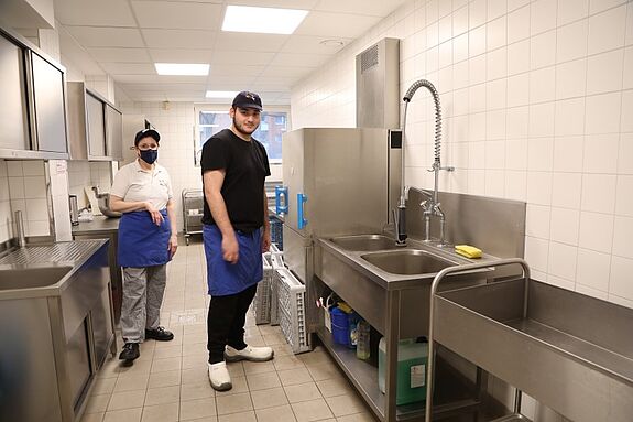 Durch die Sanierung ist die Arbeit in der Spülküche jetzt viel leichter. (Bild: QM Pankstraße)
