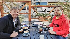 Quartiersrat Marcel Exner (rechts) und Kiezredakteur Julian Krischan trafen sich zum Interview. Foto: QM Wassertorplatz