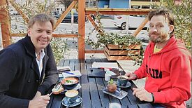 Quartiersrat Marcel Exner (rechts) und Kiezredakteur Julian Krischan trafen sich zum Interview. Foto: QM Wassertorplatz