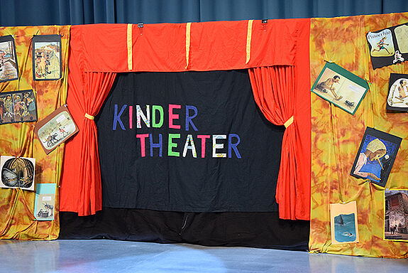 Beim Theater lernen die Kinder gegenseitige Rücksichtnahme, Empathie und Verantwortung für die Gruppe. (Bild: QM Germaniagarten)