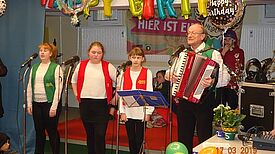 Der Chor „Marzahner Promenaden-Mischung“ eröffnete die Jubiläumsfeier. Foto: QM Marzahn-Nordwest