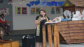 Schulgründerin Heidrun Böhmer ließ die letzten 30 Jahre Revue passieren. Bild: M. Hühn