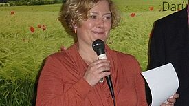 Die Quartiersrätin Heidrun Abraham bei der Verabschiedung des QM-Teams Tiergarten Süd. Bild: QM Tiergarten-Süd