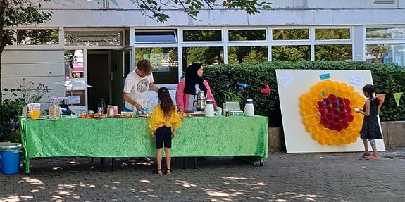 Die Veranstaltung präsentiert den Kindern viele Angebote. (Bild: QM Nahariyastraße)