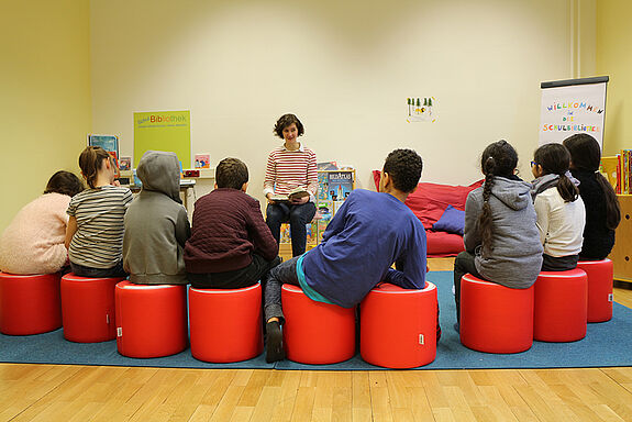In der Bibliothek der Eduard-Mörike-Grundschule