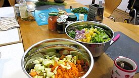 Keine Lebensmittelverschwendung: Eine gesunde, kostengünstige und nachhaltige Ernährung steht im Mittelpunkt der „Küche für alle“. (Bild: Jens Sethmann)