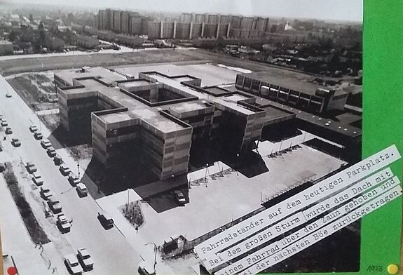 Historischer Blick von oben auf die Nahariya-Schule. (Bild: Nahariya-Schule)