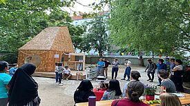 Die „Zauberbude“ steht den Schülerinnen und Schülern der Carl-Kraemer Grundschule seit September 2020 zur Verfügung. Sie soll für vielseitige Zwecke genutzt werden.  Bild: Carl-Kraemer-GS