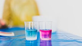 Das Element Wasser wurde von den jungen Forscherinnen und Forscher in verschiedenen Experimenten entdeckt. Die filmische Dokumentation des Bildungscampus bietet einen Einblick in die Arbeit aller Teilnehmenden. Foto: Pexels/Dominika Roseclay