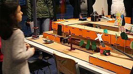 Eine Schülerin bei der Präsentation der Ergebnisse im Olof-Palme-Zentrum Foto: Schnell