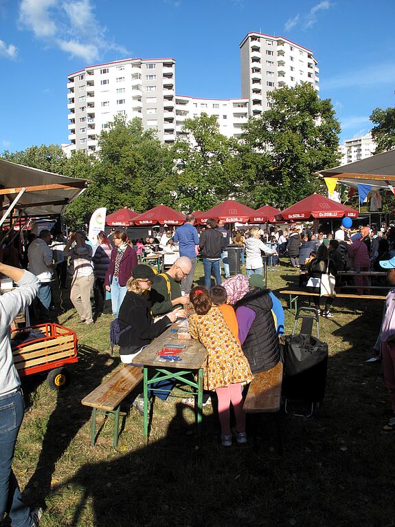 Gemeinsam Feiern im Märkischen Viertel (Bild: S.T.E.R.N. mbH)