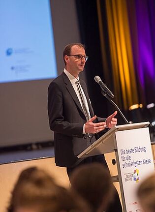 Dr. Jochen Lang, Abteilungsleiter in der Senatsverwaltung für Stadtentwicklung, spricht beim Kongress StadtBildung, Bild: Fotografenbüro Cathrin Bach