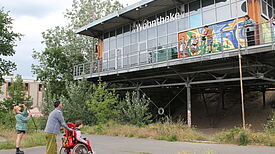 Das Jodelduo „Esels Alptraum“ bei ihrem Auftritt im Regine-Hildebrandt-Park. Bild: QM Hellersdorfer Promenade