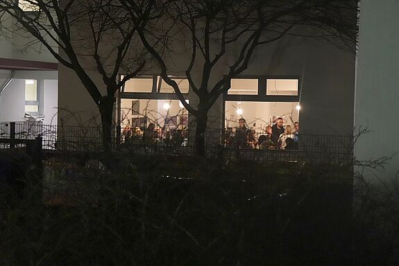 Außenaufnahme: Das Netzwerktreffen ging bis zum späten Abend. Foto: Andrei Schnell