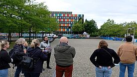 Der Rundgang startete auf dem Barnimplatz. Foto: QM Hellersdorfer Promenade 