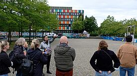 Der Rundgang startete auf dem Barnimplatz. Foto: QM Hellersdorfer Promenade 