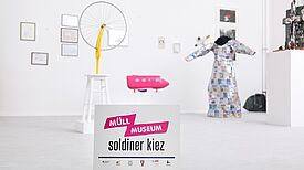 Seit März 2019 lädt das Müll-Museum Soldiner Kiez im Gemeindehaus der Stephanus Kirche zu einem kostenlosen Kunstbesuch ein. Nun hat es auch eine eigene Website. Bild: Kathrin Pfaffenschläger