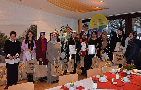 Der jährlich stattfindende Empfang „Ehrenamtsleuchten“ bietet Anlass zur Anerkennung und Vernetzung (Bild: QM High-Deck-Siedlung / Sonnenallee Süd, Weeber+Partner)