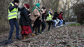 Die Klasse 8d der Herbert-Hoover-Schule testet den Panke Parcours im Schulsport Bild: QM Pankstraße