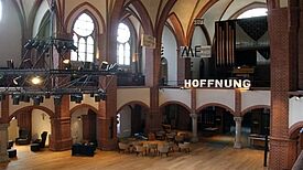 Das Innere der Refo-Gemeinde zeigt sich mit neuem Boden, der mit Mitteln aus dem Baufonds finanziert wurde . (Bild: Kerstin Heinze/GB)