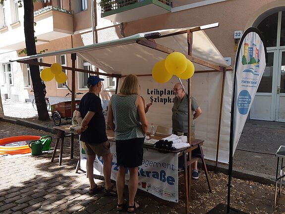 Das Team vom QM Harzer Straße war mit einem Info-Stand mit vor Ort. (Bild: QM Harzer Straße)