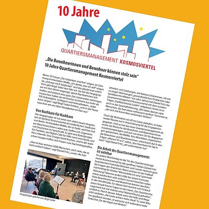 Broschüre anlässlich zehn Jahre Quartiersmanagement im Kosmosviertel mit Titelblatt und Foto einer Singgruppe.