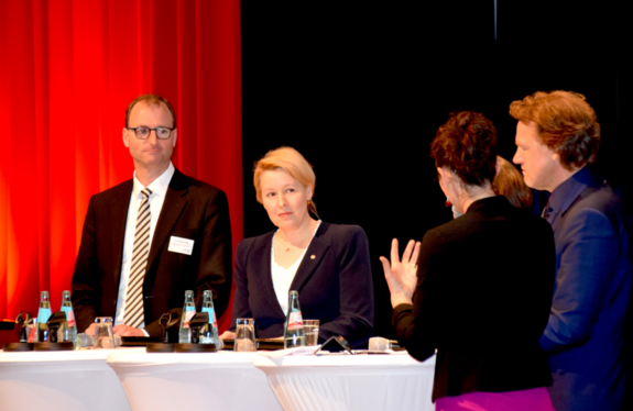 Schlusspodium mit Bundesfamilienministerin Dr. Franziska Giffey. Bild: Campus Efeuweg