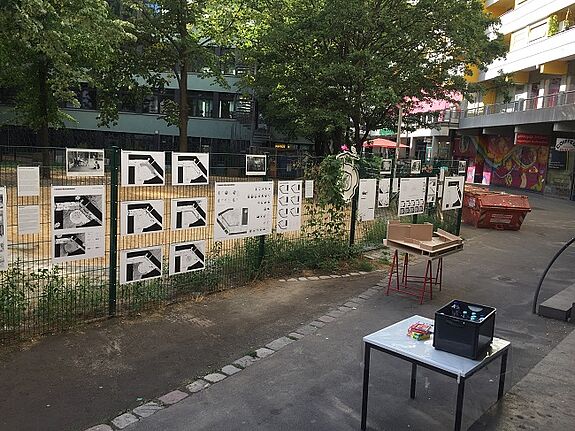 Viele Ideen und Wünsche am Zaun für die Neugestaltung des Spielplatzes am Neuen Kreuzberger Zentrum (NKZ). Bild: Corinna von Bodisco