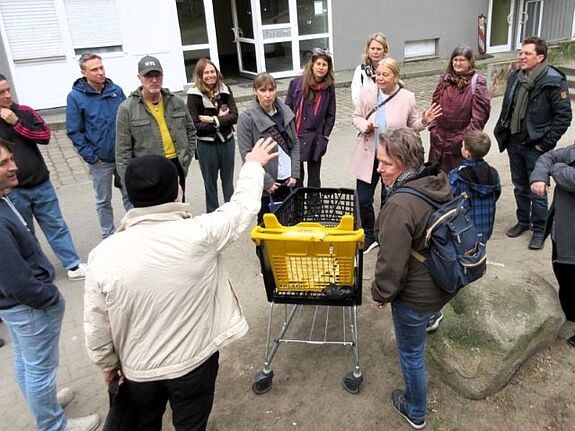 Auf den BSR-Höfen nehmen die eingesammelten Einkaufswagen viel Platz ein, und nicht jede Supermarktkette holt ihr Eigentum zügig wieder ab. (Bild: Jens Sethmann)